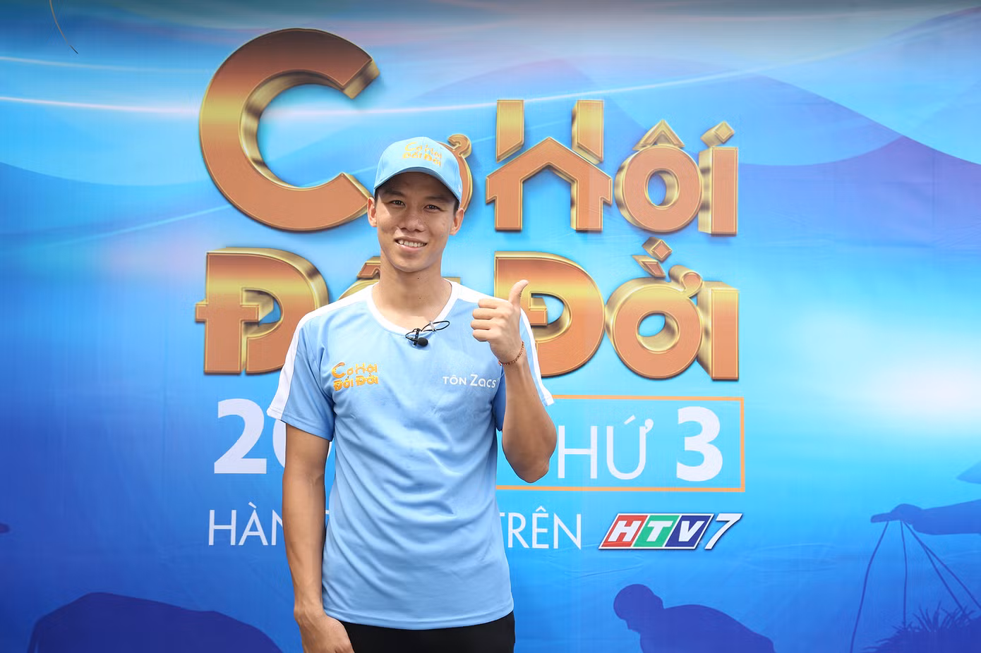 Việt Hương khóc nức nở khi cậu bé viêm tủy ôm chầm lấy người mẹ điên ảnh 6