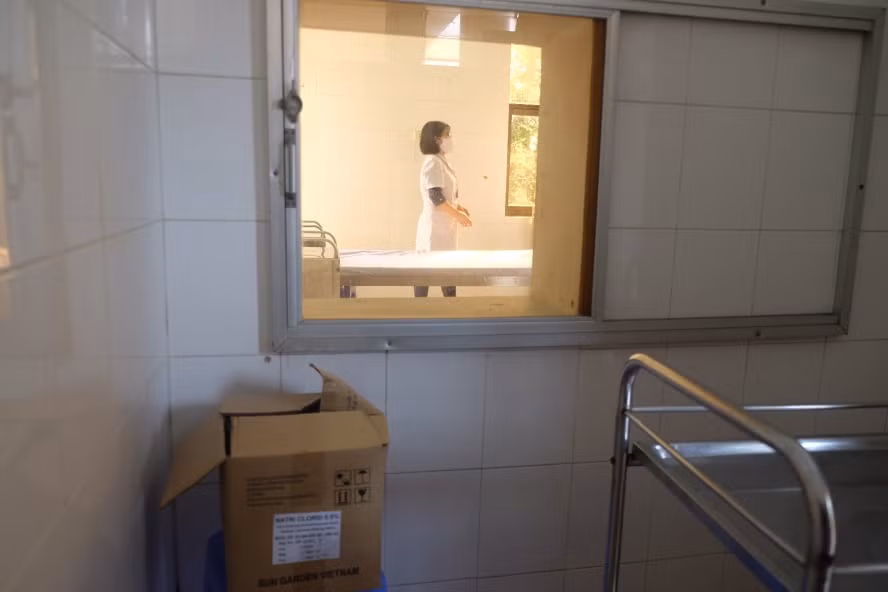 Ngày bận rộn của các bác sĩ sống trong khu cách ly Sơn Tây ảnh 11