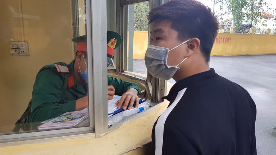 Ngày bận rộn của các bác sĩ sống trong khu cách ly Sơn Tây ảnh 2