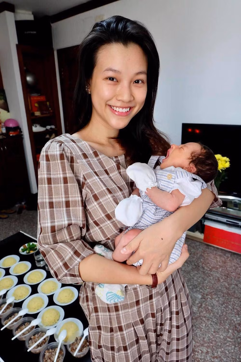 Thanh Hằng, Hiền Hồ cùng hóa chị Hằng trong dịp Tết Trung Thu nhưng mỗi người một vẻ ảnh 11
