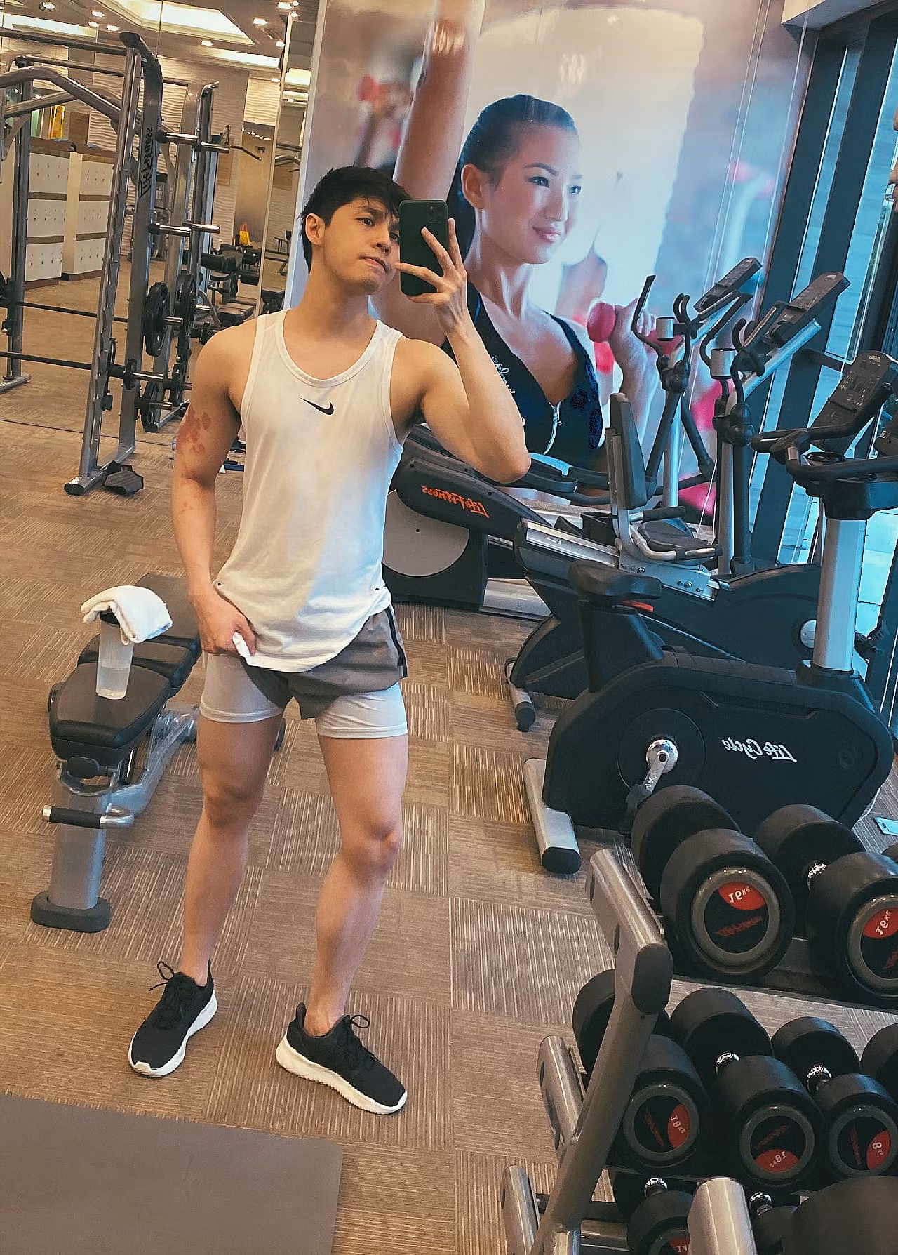 Góc éo le: Noo Phước Thịnh khoe cây quất mới mua nhưng ai cũng tập trung vào body 6 múi ảnh 5