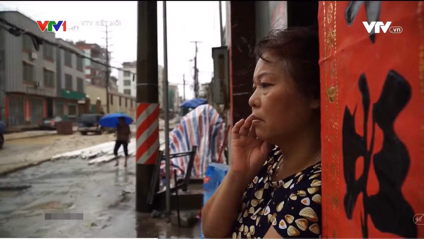 Kaity Nguyễn-Kiều Minh Tuấn và dàn sao ‘Tiệc trăng máu’ hội ngộ trên thảm đỏ ảnh 5