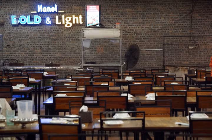 Nhiều quán nhậu ở Hà Nội giảm 70% khách tới uống bia, rượu ảnh 3