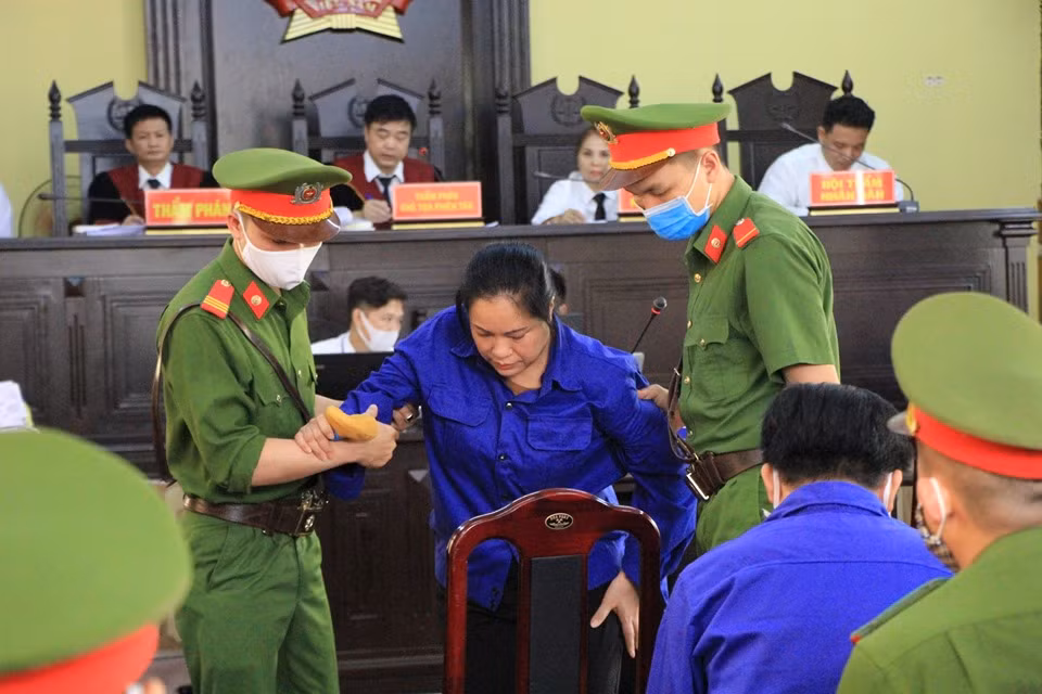 Vụ gian lận điểm thi ở Sơn La: Đề nghị triệu tập cựu Giám đốc Sở Giáo dục tới tòa ảnh 2