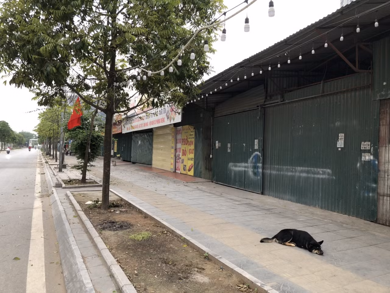 Ngày đầu Hà Nội thực hiện 'lệnh' đóng cửa hàng quán ảnh 4