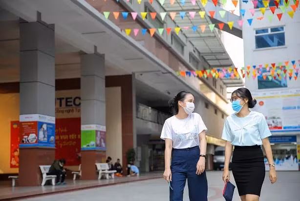 Hơn 40 tỉnh thành cho sinh viên nghỉ học vì COVID-19 ảnh 1