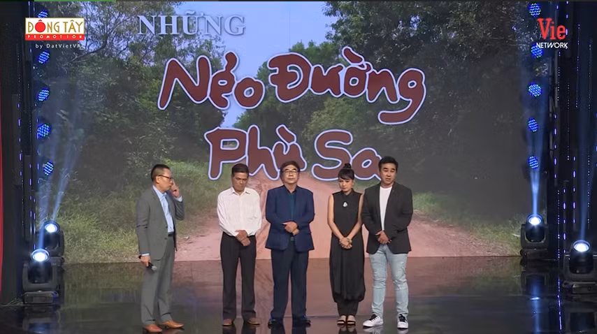 Quyền Linh rưng rưng nước mắt, hội ngộ dàn diễn viên 'Những nẻo đường phù sa' ảnh 1
