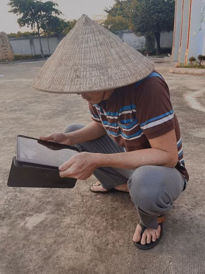 Nam Thư có màn đáp trả “đầy muối” khi có ý kiến cho rằng ăn theo NSƯT Hoài Linh ảnh 1