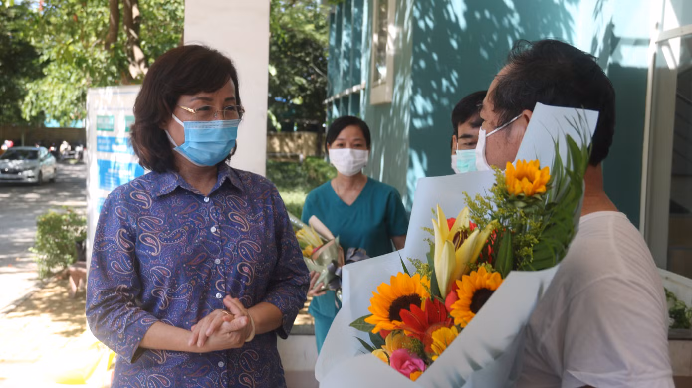 Sau 19 lần xét nghiệm, bệnh nhân cuối cùng tại tâm dịch Đà Nẵng chiến thắng COVID-19 ảnh 5