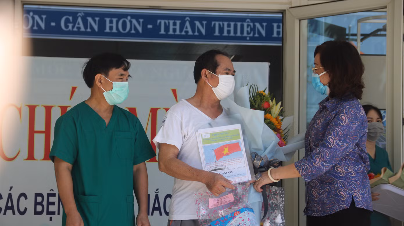 Sau 19 lần xét nghiệm, bệnh nhân cuối cùng tại tâm dịch Đà Nẵng chiến thắng COVID-19 ảnh 3