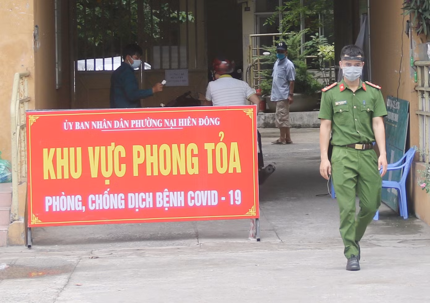 Nhà lầu, xe hơi vẫn nhận tiền hỗ trợ COVID-19 ảnh 4 Nhà lầu, xe hơi vẫn nhận tiền hỗ trợ COVID-19 ảnh 4