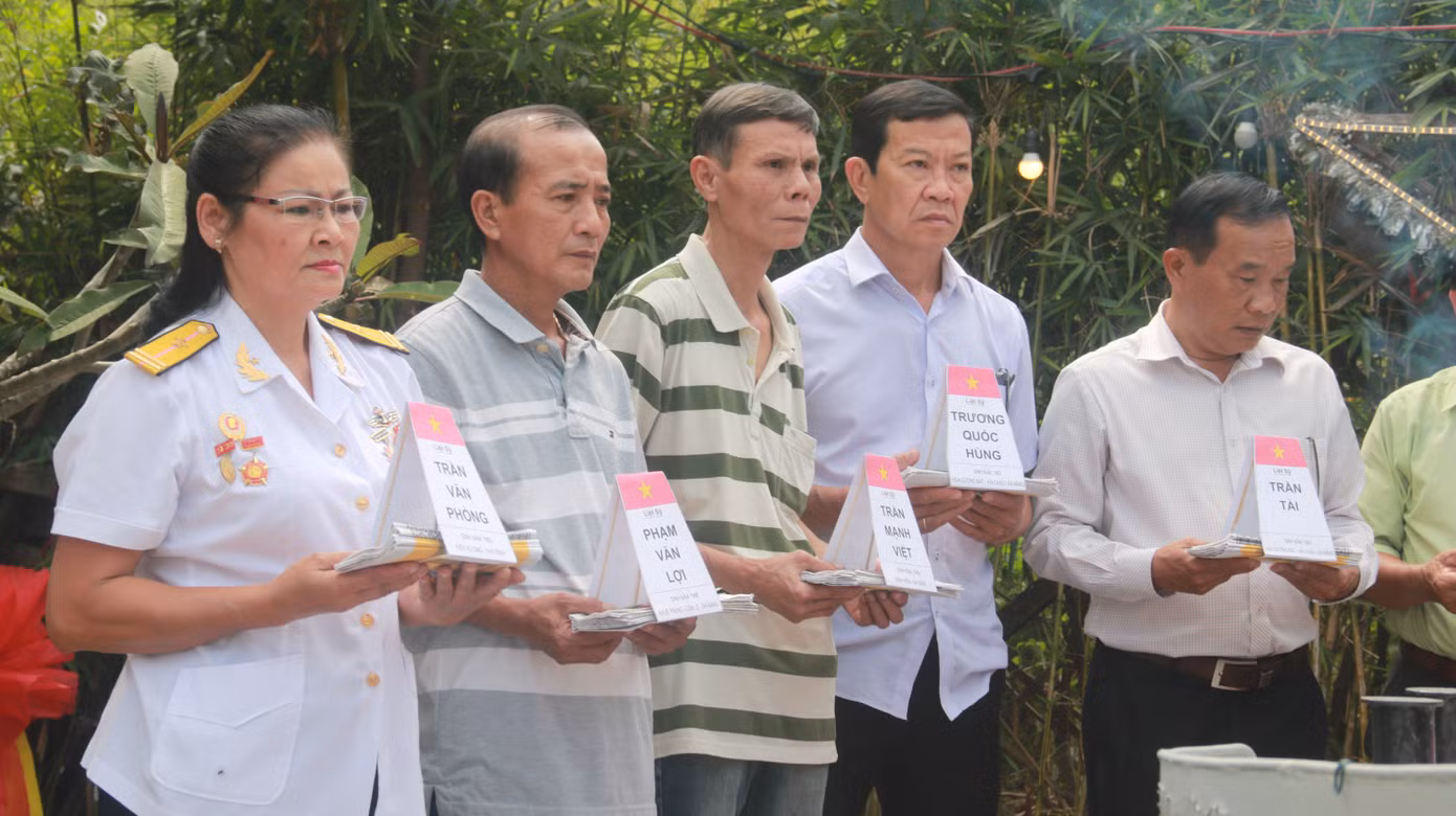 Tưởng niệm 64 liệt sĩ Gạc Ma: Những bài vị trên con tàu HQ-604 ảnh 5