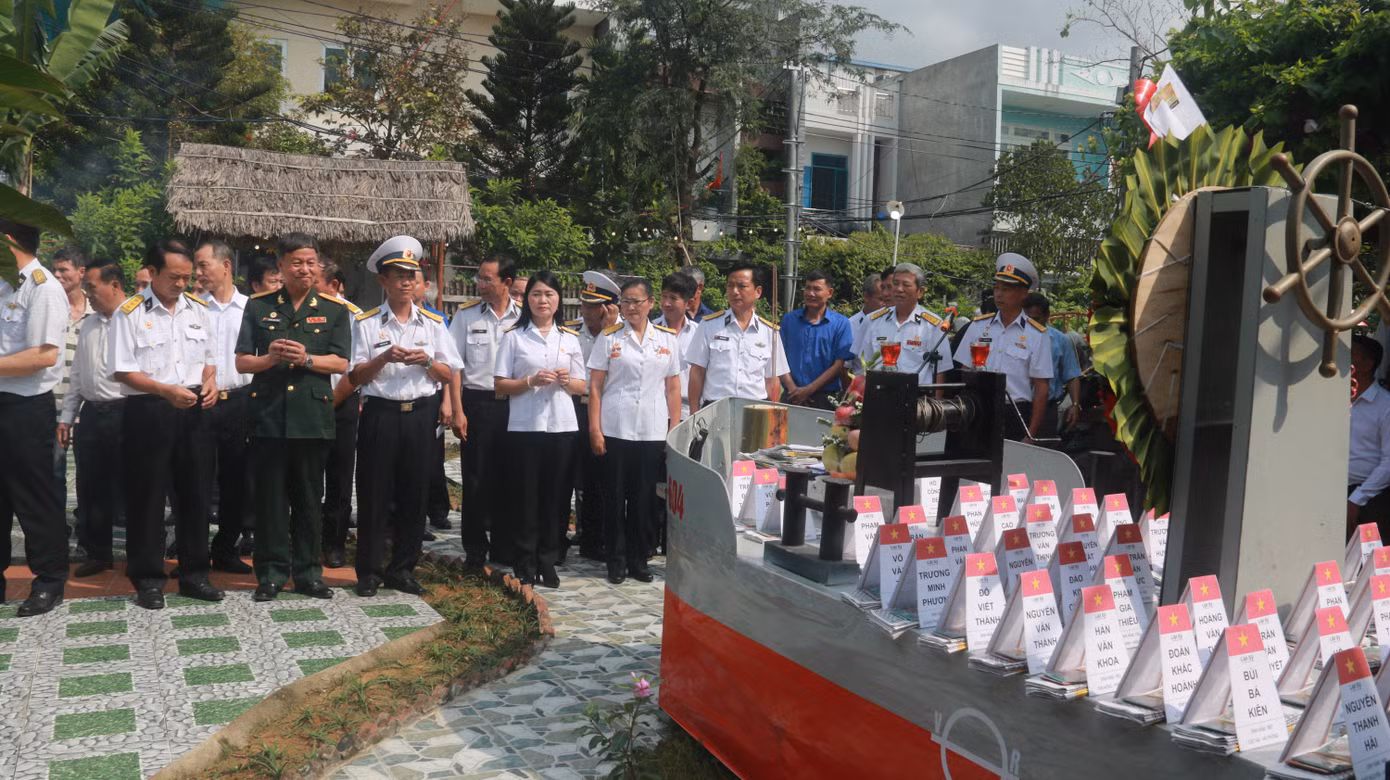 Tưởng niệm 64 liệt sĩ Gạc Ma: Những bài vị trên con tàu HQ-604 ảnh 3