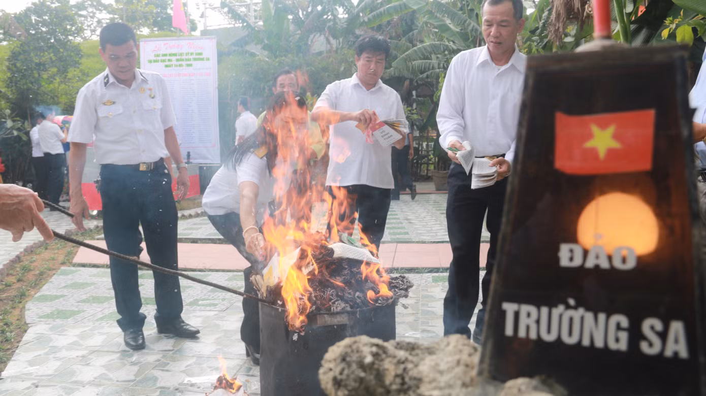 Tưởng niệm 64 liệt sĩ Gạc Ma: Những bài vị trên con tàu HQ-604 ảnh 10