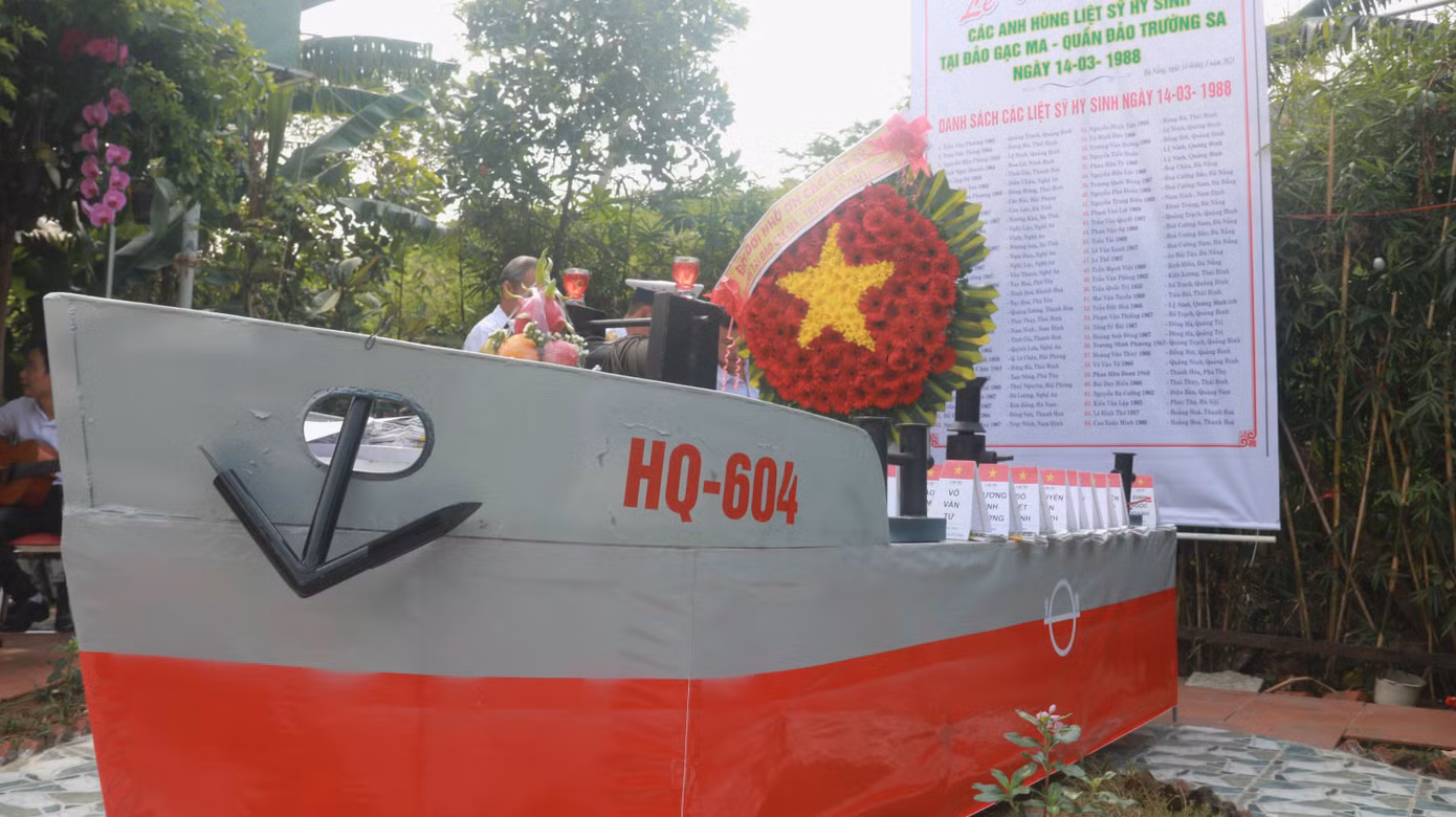 Tưởng niệm 64 liệt sĩ Gạc Ma: Những bài vị trên con tàu HQ-604 ảnh 1