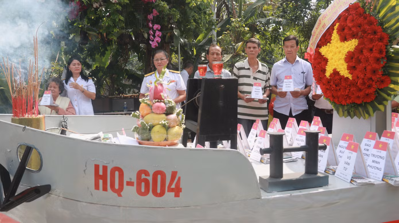 Tưởng niệm 64 liệt sĩ Gạc Ma: Những bài vị trên con tàu HQ-604 ảnh 4