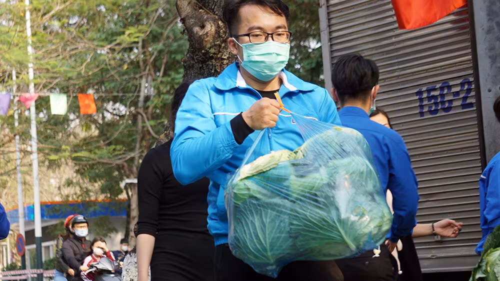Nữ giáo viên cùng bạn giải cứu hàng chục tấn nông sản huyện Tiên Lãng ảnh 13
