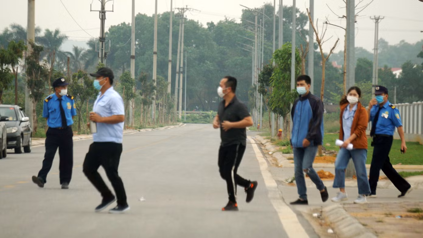 Công nhân tháo chạy vì công ty ở Hải Dương bị phát hiện cho 'làm chui' ảnh 4