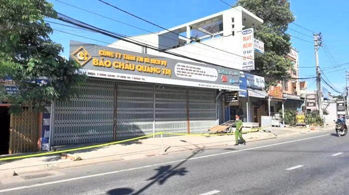 Phong tỏa khẩn cấp 3 khu vực liên quan đến 2 ca mắc COVID-19 mới được công bố ảnh 4