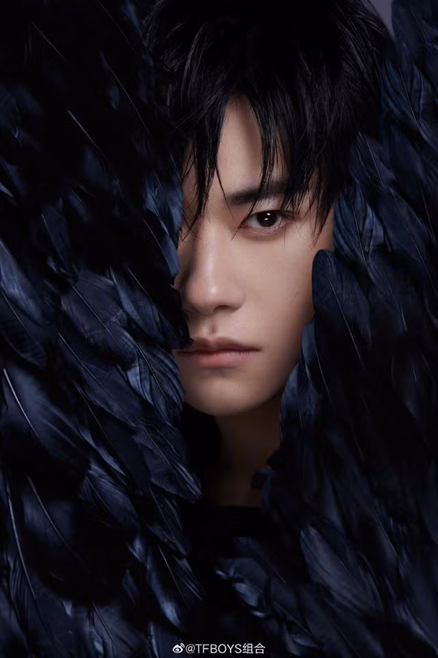Nhiếp ảnh gia chụp TFBOYS “cà khịa” Vu Chính cực mạnh sau bài tố đạo nhái poster ảnh 2
