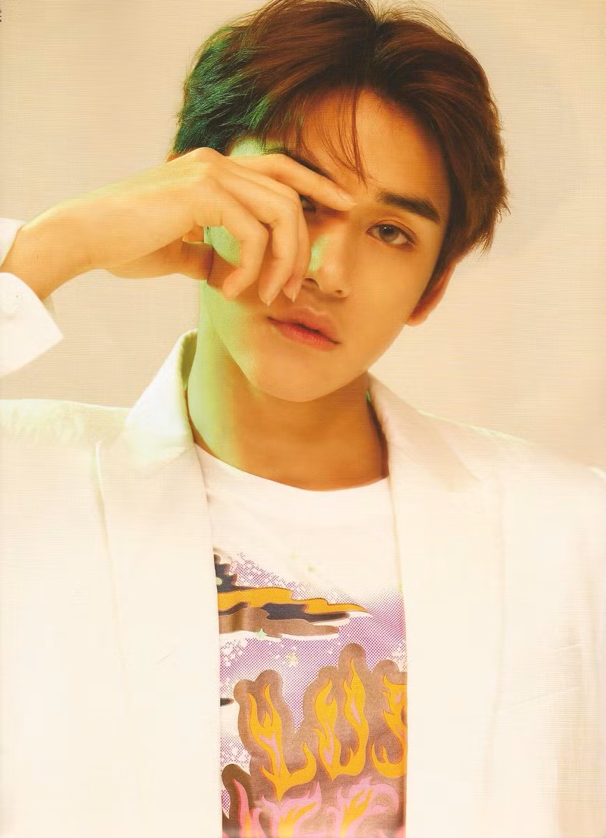Vì sao dân mạng phẫn nộ chuyện Lucas (NCT) lộ bao thuốc lá khi đang livestream? ảnh 6