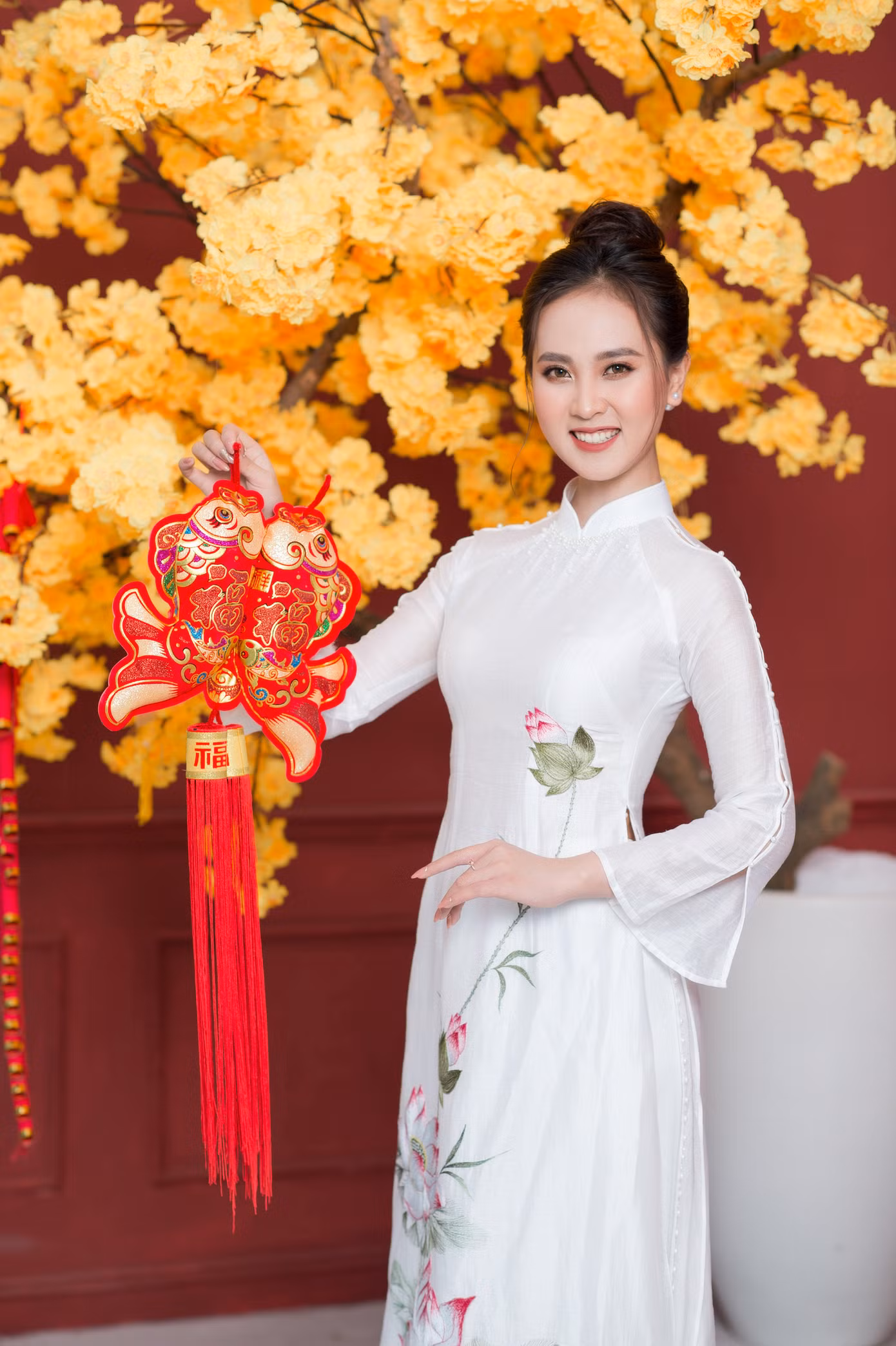 Người đẹp xứ Nghệ rạng rỡ trong bộ ảnh chào Xuân ảnh 1