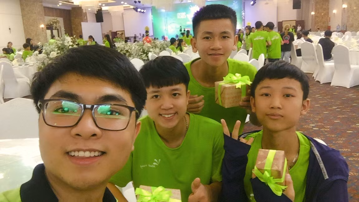 Chàng sinh viên Thủy Lợi mồ côi cha mẹ tự tin vào đời ảnh 12