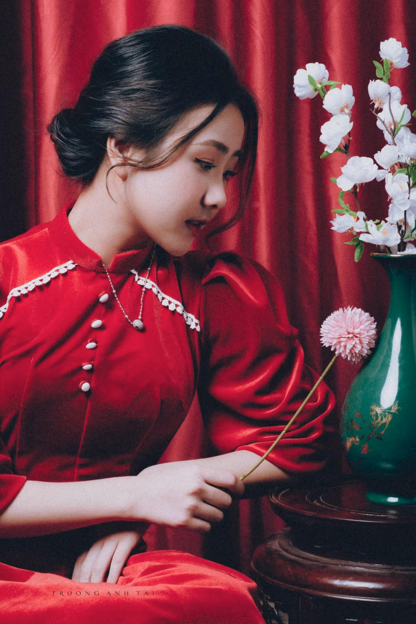 Ngắm nhìn bộ ảnh lung linh sắc đỏ của nữ sinh Đại học Thăng Long xinh như búp bê ảnh 10