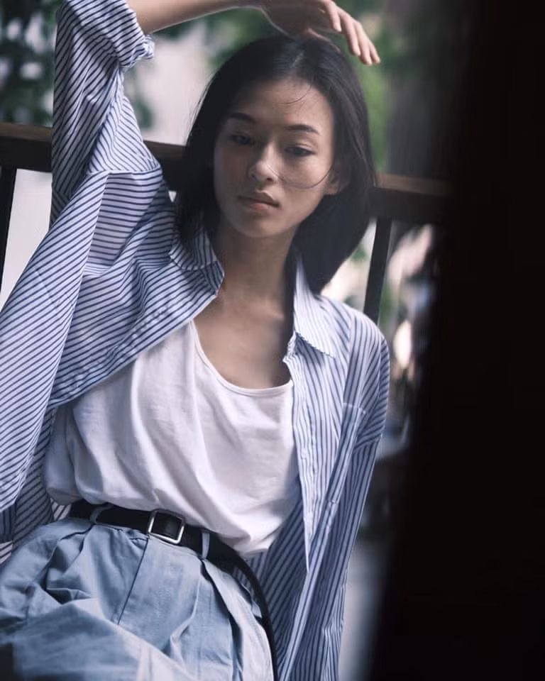 Nữ chính trong MV mới của Erik được netizen săn lùng bởi gương mặt đẹp tựa hoa đán ảnh 15