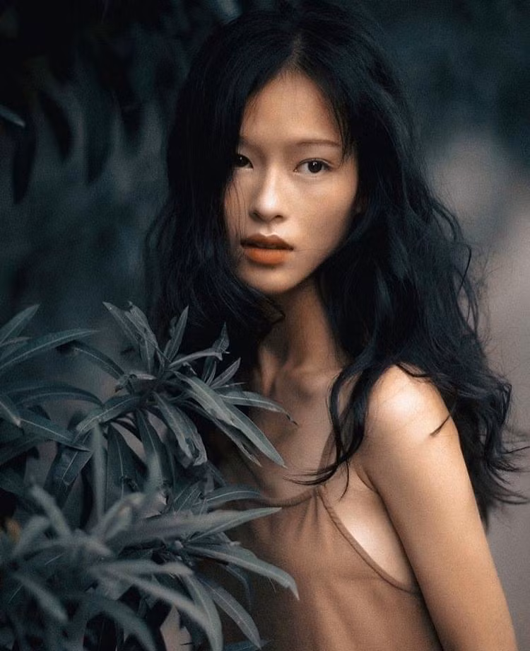 Nữ chính trong MV mới của Erik được netizen săn lùng bởi gương mặt đẹp tựa hoa đán ảnh 18
