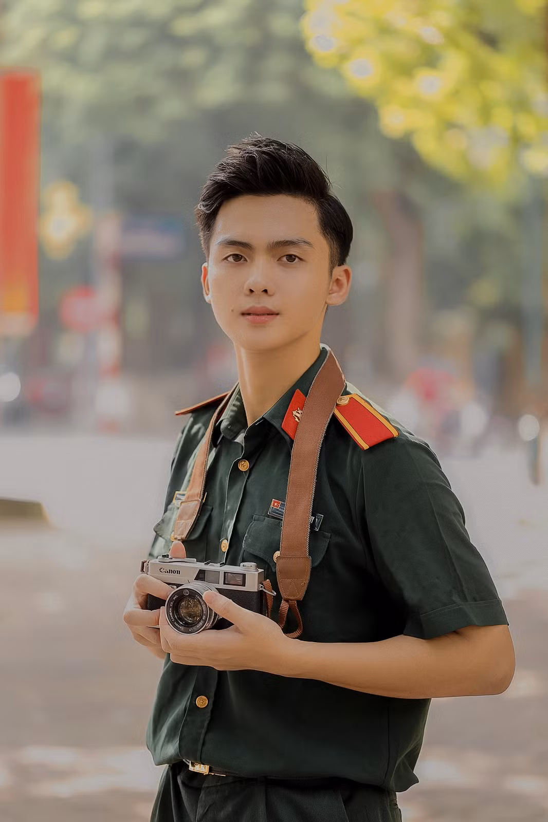 Anh bộ đội 9X gây thương nhớ bởi ngoại hình điển trai ảnh 1