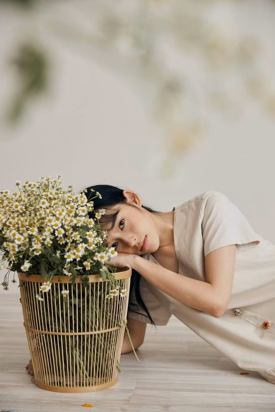 Nữ chính trong MV mới của Erik được netizen săn lùng bởi gương mặt đẹp tựa hoa đán ảnh 10