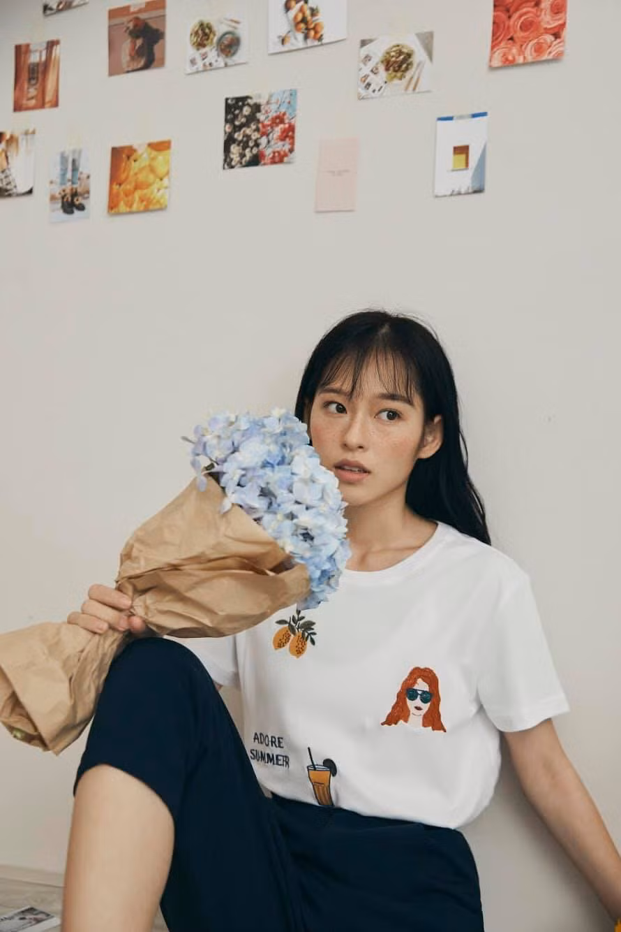 Nữ chính trong MV mới của Erik được netizen săn lùng bởi gương mặt đẹp tựa hoa đán ảnh 11