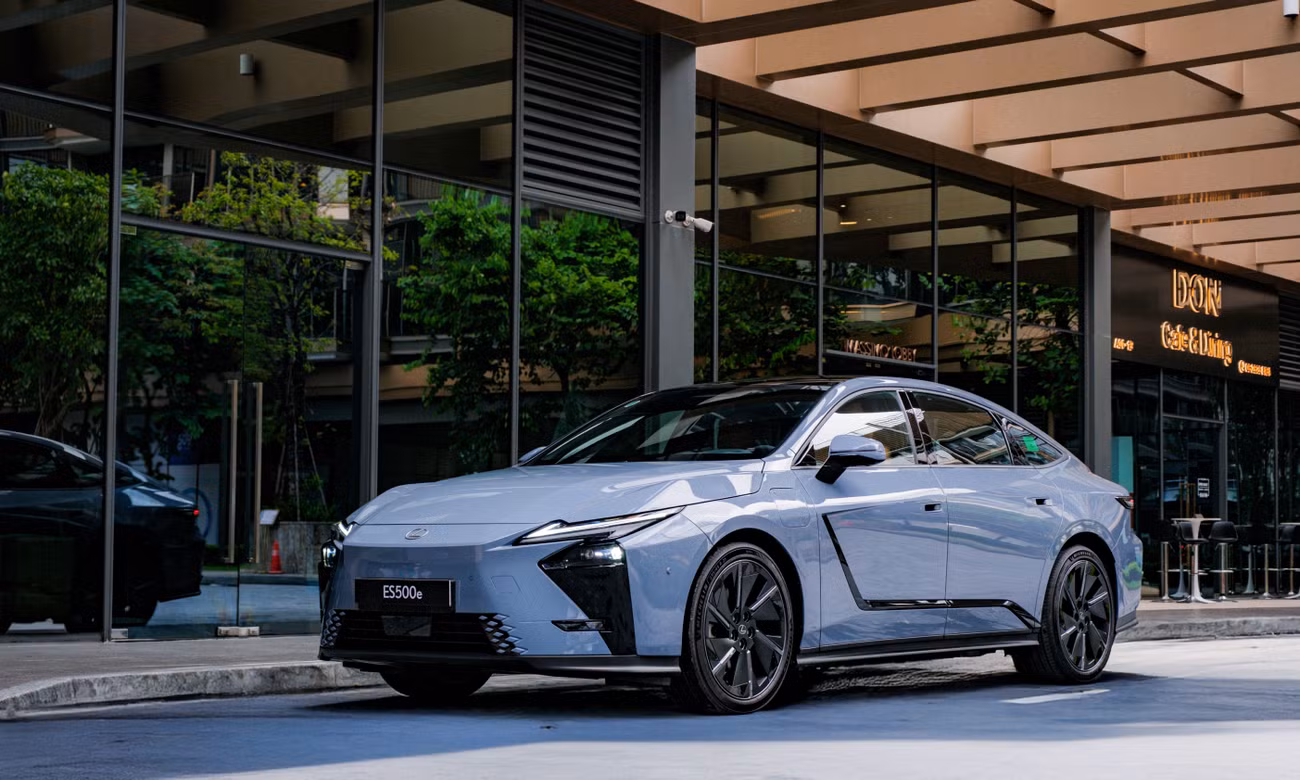 Lexus ES 2026 - tuyên ngôn của ngôn ngữ thiết kế mới và công nghệ điện hóa