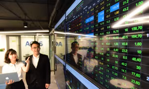VN-Index ‘quay xe’ sau cú rơi đầu tuần
