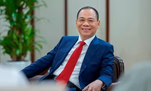 Ông Phạm Nhật Vượng lộ diện tại LPBank, cổ phiếu LPB tăng trần