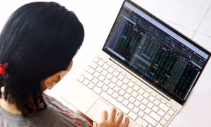 Có thể đầu tư chứng khoán với số tiền bằng một cốc trà đá?