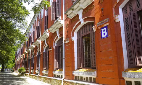 Đại tướng Võ Nguyên Giáp và Trung tá Đặng Văn Việt - hai cựu học sinh Quốc học một thời Ảnh: Báo TP 