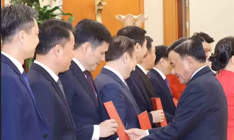 Thông tin về 6 Ủy viên Trung ương, Ủy viên dự khuyết Trung ương Đảng vừa nhận nhiệm vụ mới