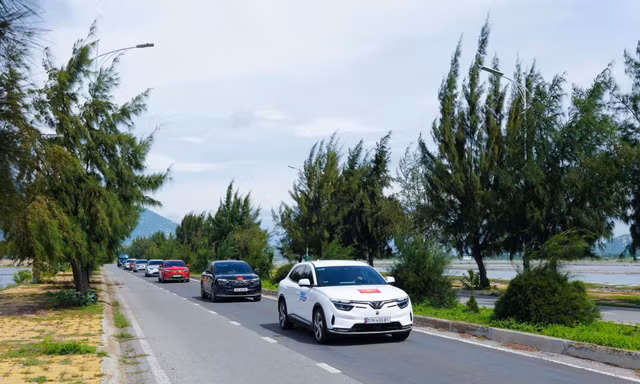 Chạy dịch vụ, xuyên Việt nhiều lần: Những phép thử 'nặng đô' cho sự bền bỉ của xe VinFast