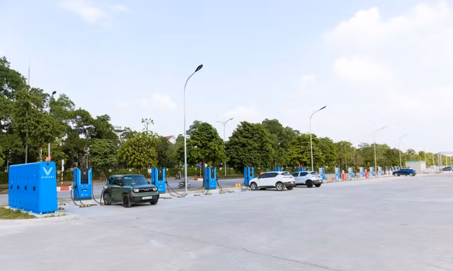 Cận cảnh trạm sạc V-Green 'siêu to khổng lồ' gần 29.000 m², hơn 1.000 cổng sạc tại Hà Nội