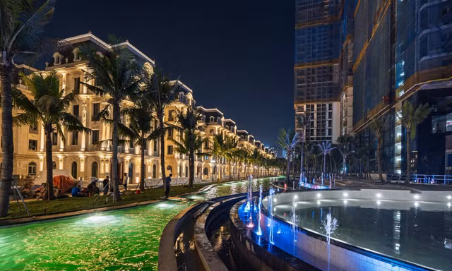 Dự án hàng hiệu tại Ciputra tăng tốc về đích, gây bất ngờ với khung cảnh nhạc nước rực rỡ ở lõi cảnh quan