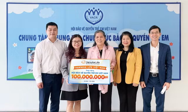 Hanwha Life Việt Nam lan tỏa yêu thương đến trẻ em có hoàn cảnh khó khăn