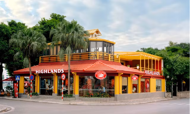 Highlands Coffee chạm cột mốc 1000 cửa hàng tại Việt Nam: Gần ba thập kỷ bền bỉ lan toả tinh hoa cà phê Việt