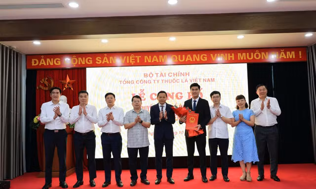Vinataba công bố quyết định bổ nhiệm Thành viên Hội đồng thành viên và Phó tổng Giám đốc
