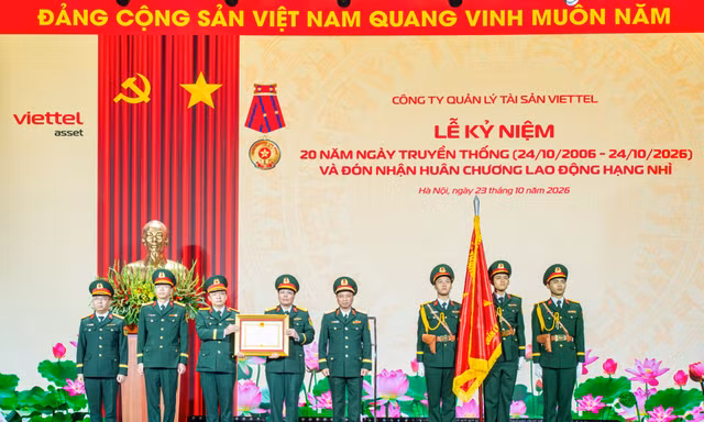 Công ty quản lý hạ tầng lớn mạnh của Viettel được trao tặng Huân chương Lao động hạng Nhì