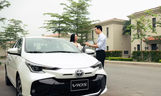 Toyota bứt tốc cuối năm, nhiều xe được ưu đãi tới 100% lệ phí trước bạ