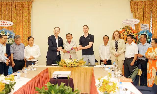Bứt phá công nghệ di truyền nâng tầm tôm giống Việt