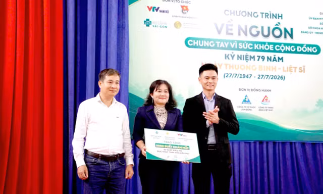Mắt Sài Gòn trao tặng 5.000 suất khám mắt miễn phí cho người dân Cà Mau