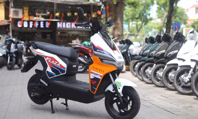 Chọn VinFast Flazz Max, người trẻ thêm phong cách, tự tin đến trường